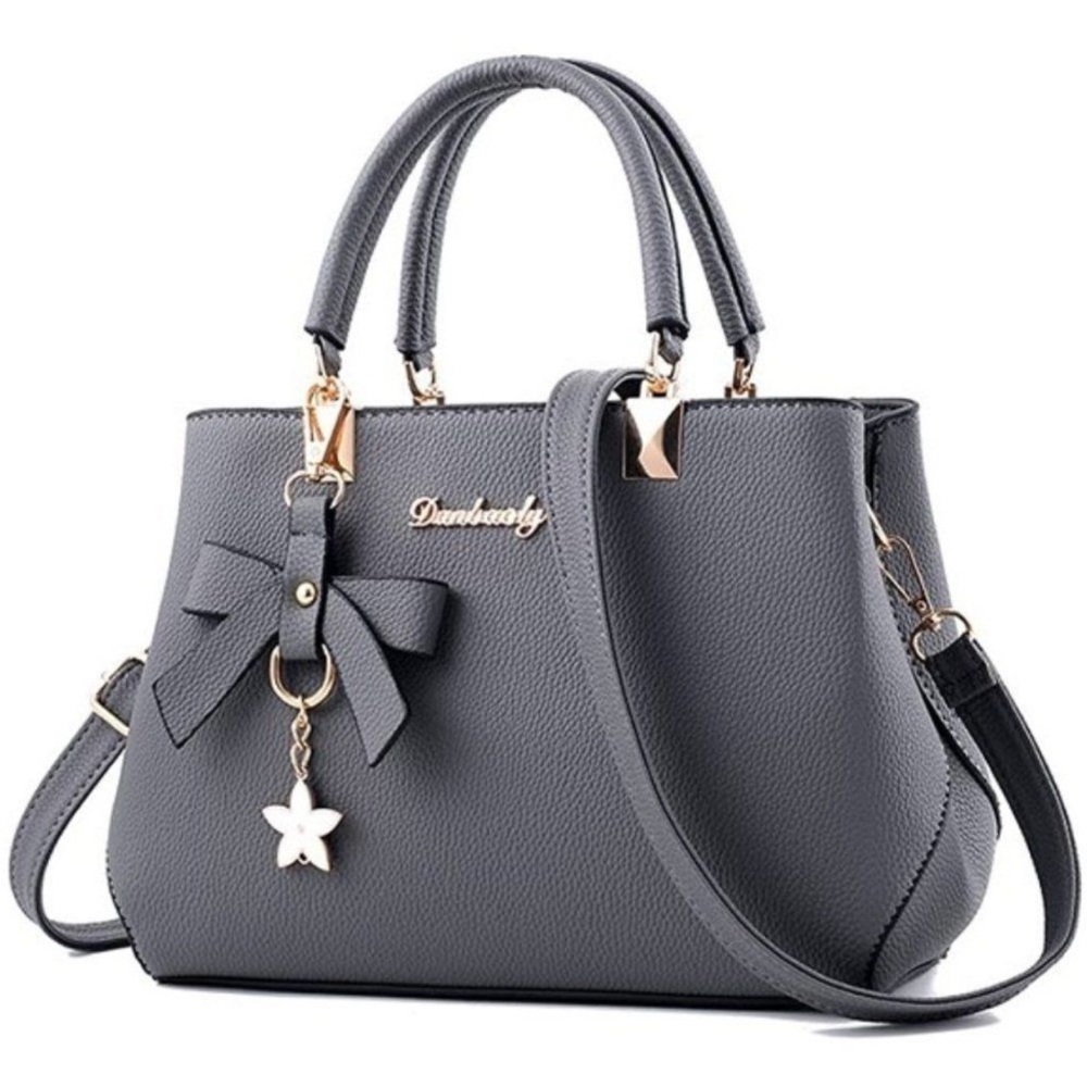 Danbaoly shoulder bag with charms in black pebbles leather look.
